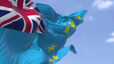 detalle de la bandera nacional de tuvalu ondeando en el viento en un día despejado