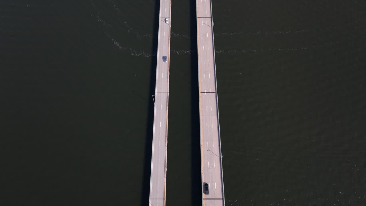 ⁇ 은 날 로버트 모세 대로를 위에서 내려다보는 전망