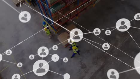 animación de la red de conexiones con iconos sobre los hombres que trabajan en el almacén
