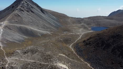 Schöne-Landschaft,-Berge,-Natur,-Bäume,-Seen-In-Toluca-City,-Mexiko