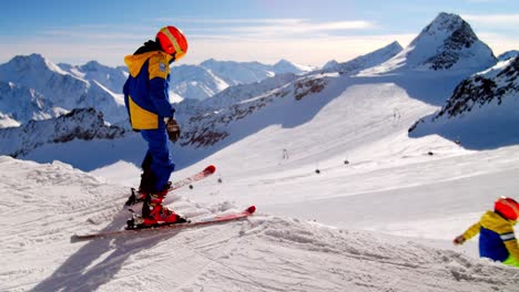 family skiing at sölden ötztal glacier tirol