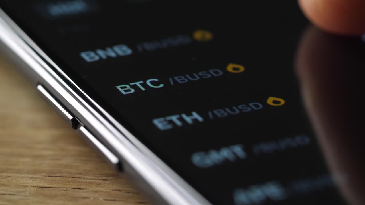 aplicación de comercio de criptomonedas en el teléfono inteligente