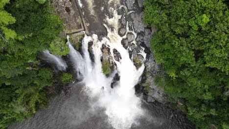 Imágenes-De-Drones-Frente-A-Las-Cataratas-Del-Niágara-En-La-Isla-De-La-Reunión