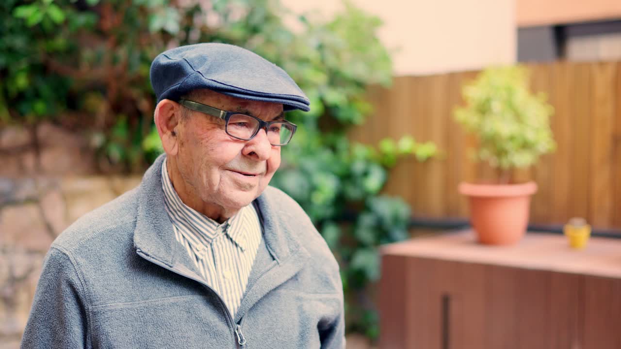 Portrait of an elderly man wearing a newsboy cap
