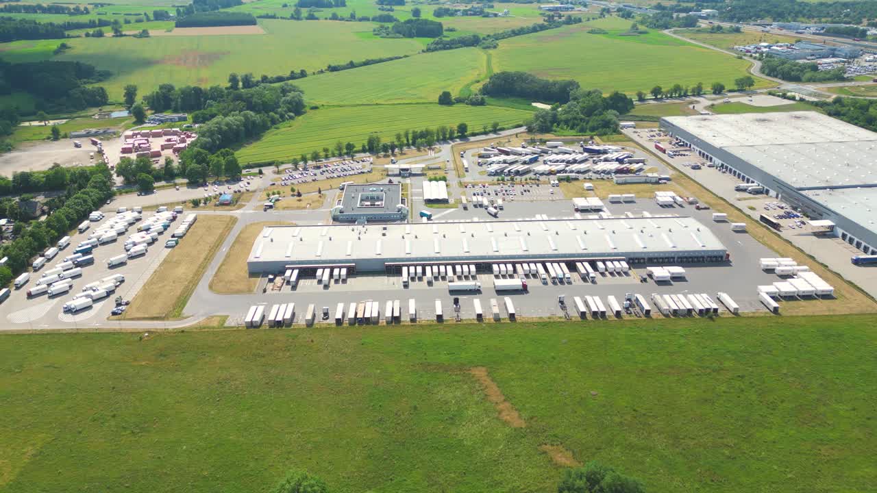 vista aérea de almacenes de almacenes o fábricas industriales o centros logísticos desde arriba