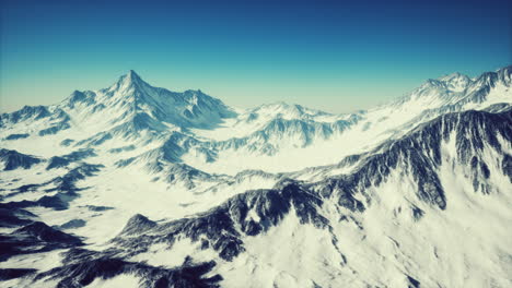 Hohe-Berge-Unter-Schnee-Im-Winter