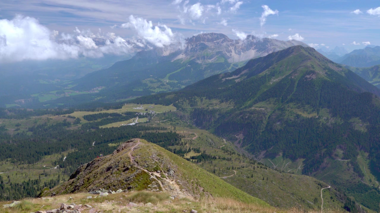 Pohled z hory Schwarzhorn - Corno Nero přes Alpy v Trentinu, Itálie