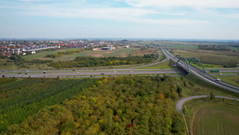 Malerische-Autobahnen-Und-Kreuzungen-In-Straszyn,-Polen---Luftdrohnenaufnahme