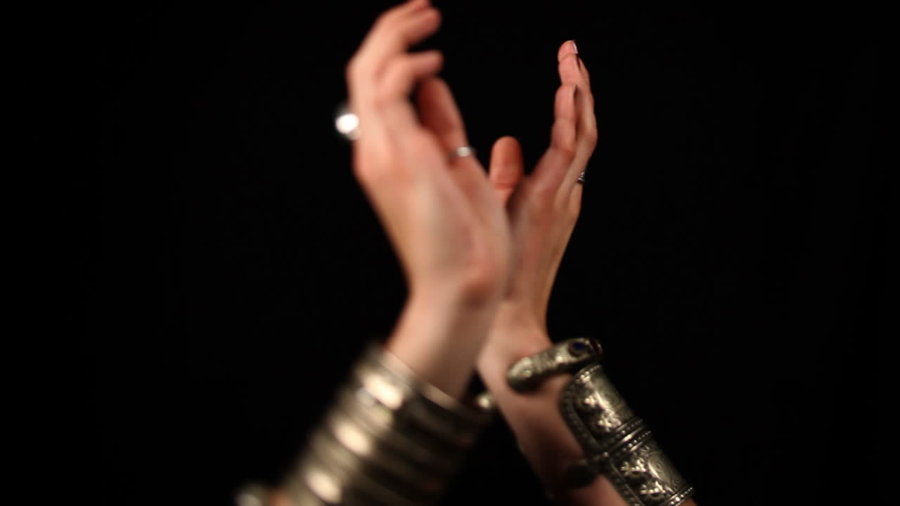 전통 의상을 입은 댄서 19