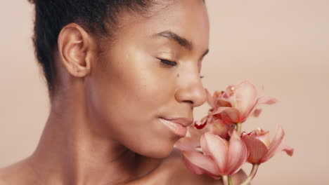 Black-woman,-face-or-skin-glow-with-flowers