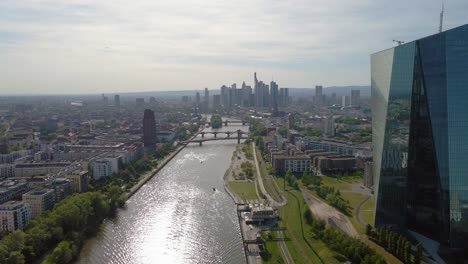 Frankfurt,-Main,-Skyline,-Glas,-Wolkenkratzer,-Geschäft,-Finanzen,-Bezirk,-Geld,-Politik,-Sonnenaufgang,-Dokumentarfilm,-Kino,-Main