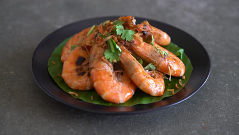 fried shrimp with garlic on plate