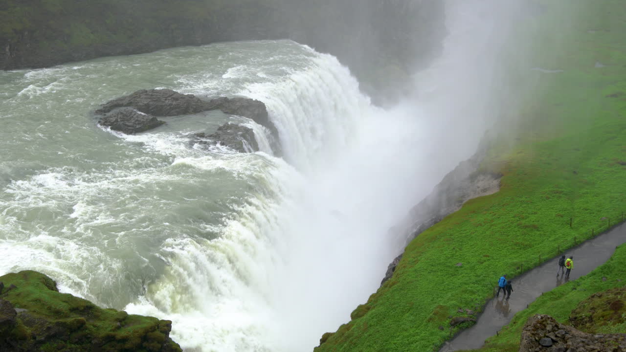paisaje de la cascada de gullfoss en islandia.