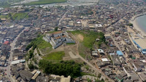 fort located in the middle of the paysn the city top