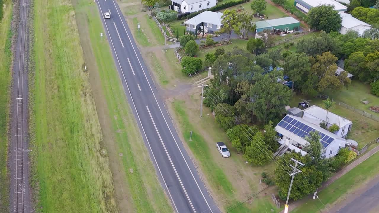 도로와 주변 시골의 항공 촬영