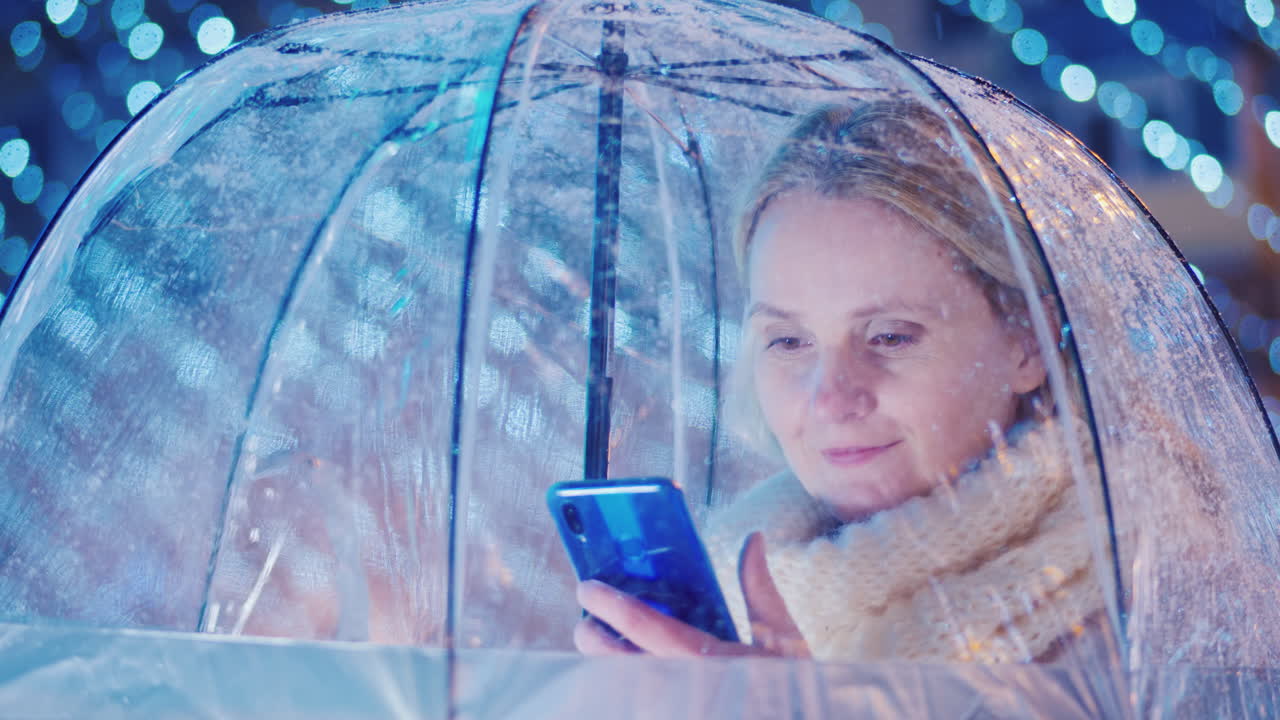 사람들은 새해 캐논 변종에서 즐거운 시간을 보냅니다.