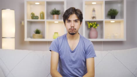 그는 까다롭고 시간의 압박을 받는 사람입니다.