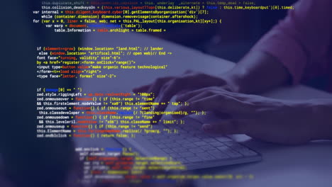 animación de procesamiento de datos digitales sobre una mujer biracial usando una computadora portátil