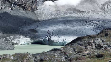 drone aéreo hacia arriba disparado con telelens del glaciar de fellaria y su lago oriental - valmalenco - sondrio