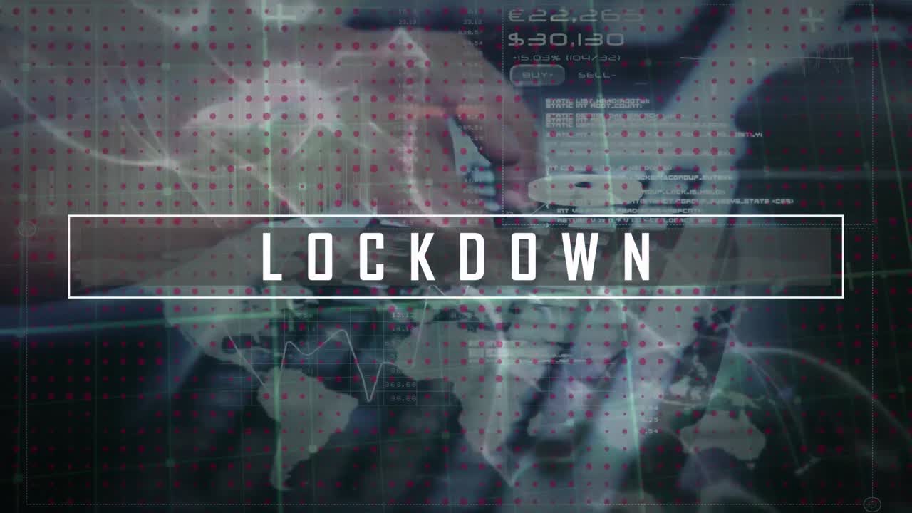 키보드에 손으로 입력하는 잠금 텍스트와 데이터 처리의 애니메이션