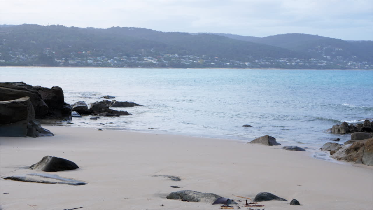 일몰 동안 론 해안