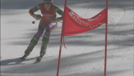 Alpine-skier-running-a-downhill-course-27