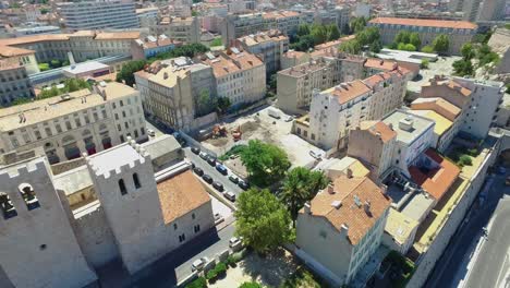 Luftaufnahme-Von-Frankreich,-Cote-D&#39;azur,-Menton,-Alte-Stadthäuser-Und-Meer-An-Der-Französischen-Riviera