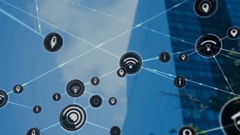 animación de la red de conexiones con iconos sobre un edificio de oficinas moderno