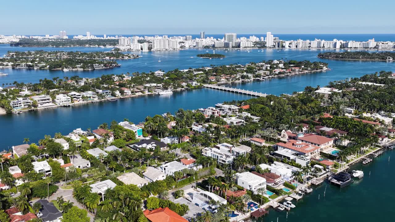 Palm Island a Miami Beach, in Florida, Stati Uniti. Skyline costiero. Paesaggio del centro. Viaggi estivi. Grattacieli a Palm Island, Miami Beach, in Florida, Stati Uniti.