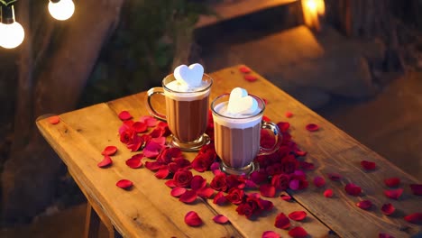 chocolate caliente romántico con malvaviscos