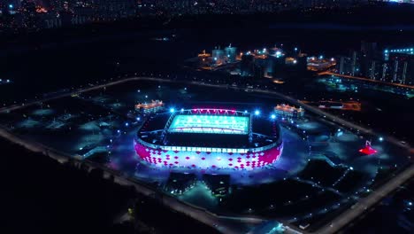 Nachtluftaufnahme-Eines-Autobahnkreuzes-Und-Des-Fußballstadions-Spartak-Moskau-Otkritie-Arena