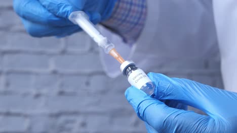 inyección de la vacuna contra la covid-19