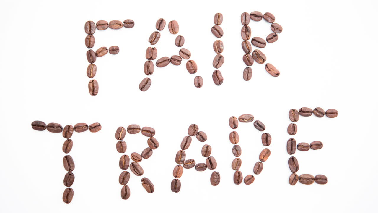 공정한 무역은 커피 콩에 표시되어 있습니다.