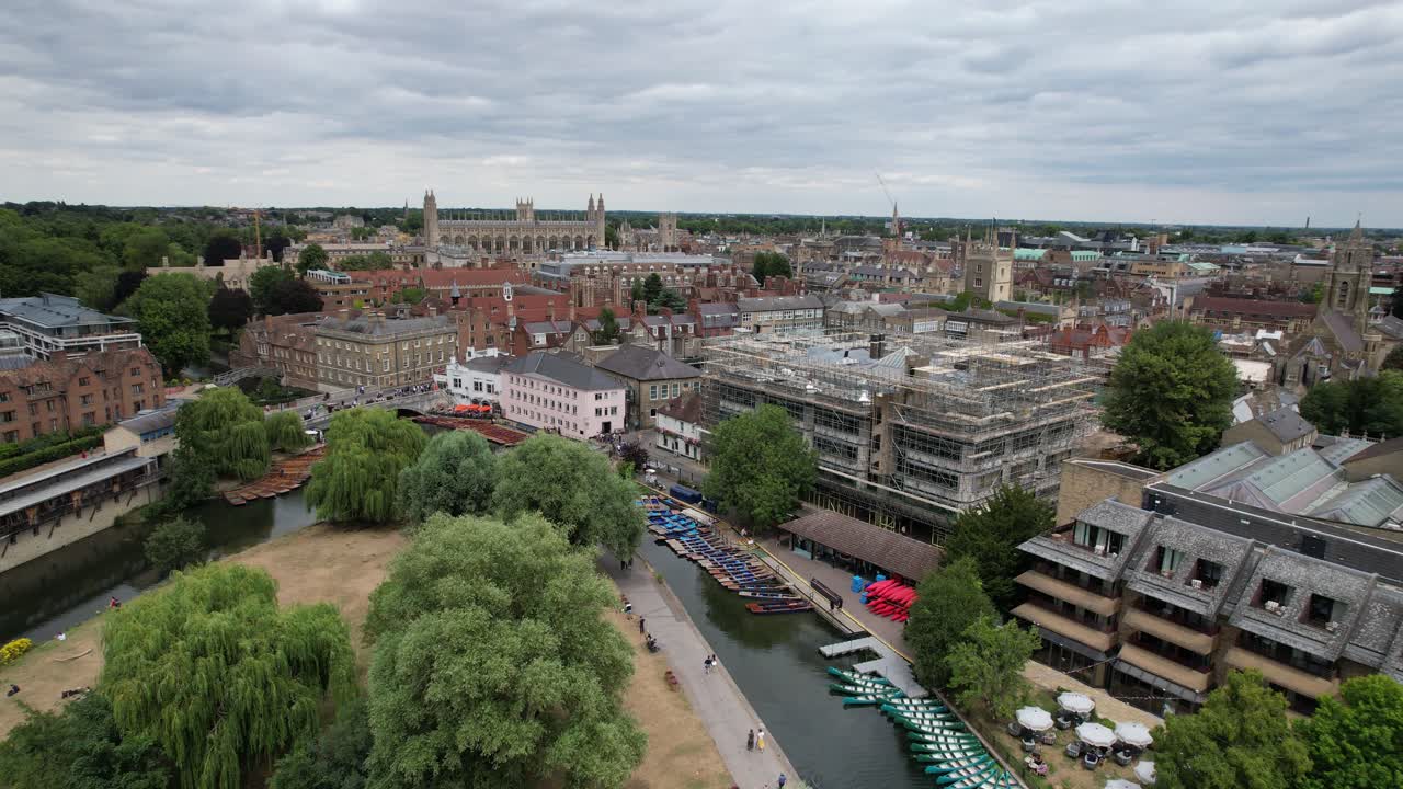 nueva construcción cambridge city centre uk drone vista aérea 4k material de archivo