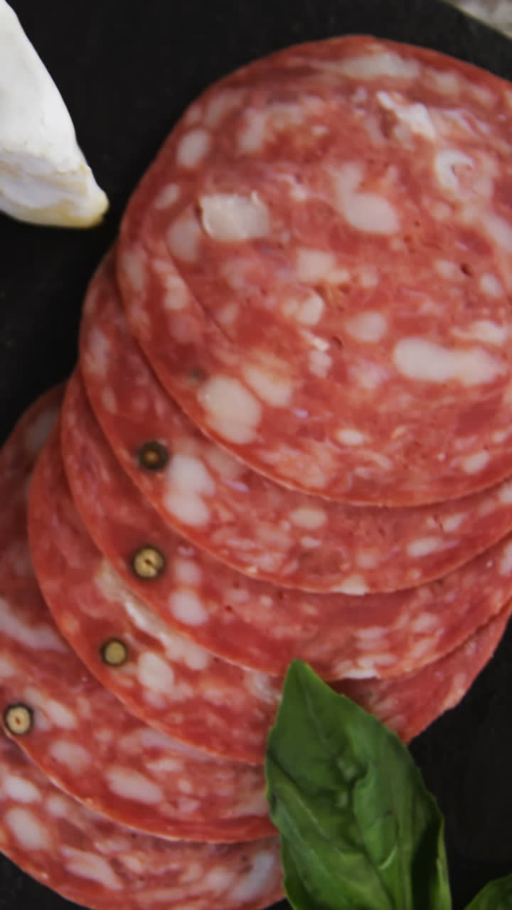 rebanadas de queso y carne