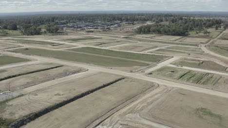 tierras aplanadas y subdivididas antes de la construcción de casas y carreteras