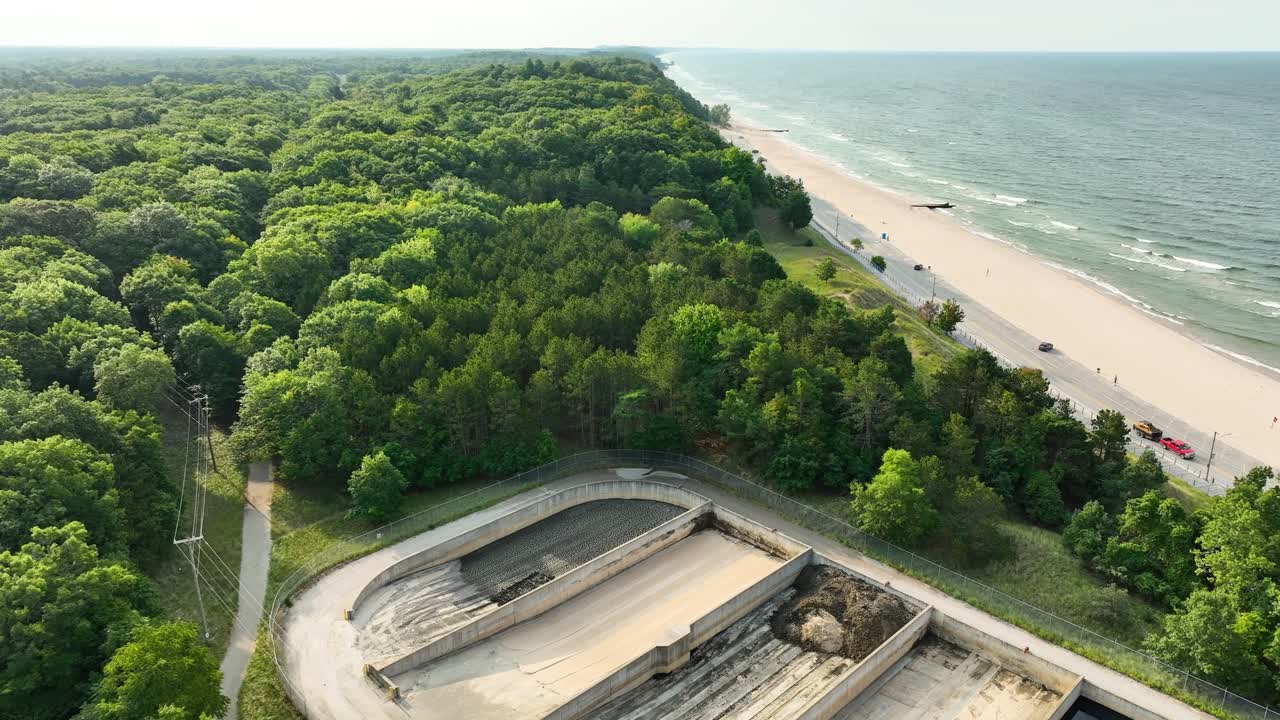 поднимающиеся над ваннами для очистки воды