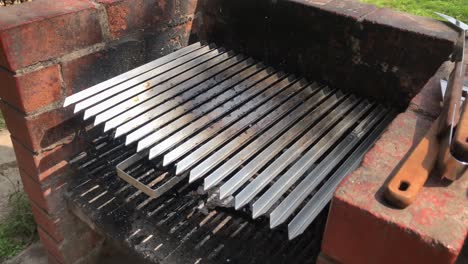 vídeo 4k de una barbacoa de obra.