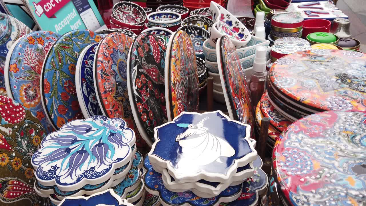 ⁇ 하고 반 ⁇ 이는 판 위에서 볼 수 있습니다 .