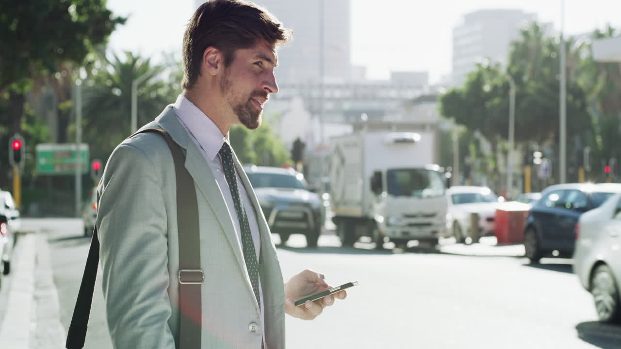 이 도시는 연결로 가득 차 있습니다.