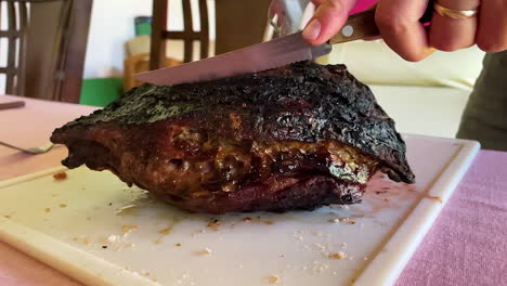 Muestra-De-Carne-Recién-Asada-Lista-Para-Ser-Cortada