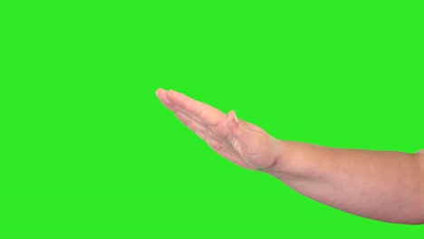 señal de mano de mano femenina delante de la pantalla verde.