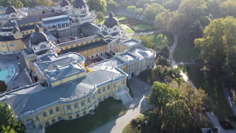 Szechenyi-thermal-baths-in-Budapest,-largest-spa-baths-in-Europe