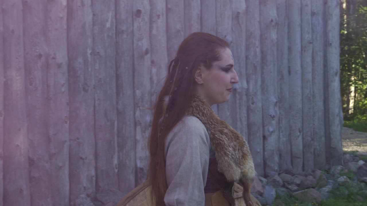 wiking chica guerrera a pie del castillo