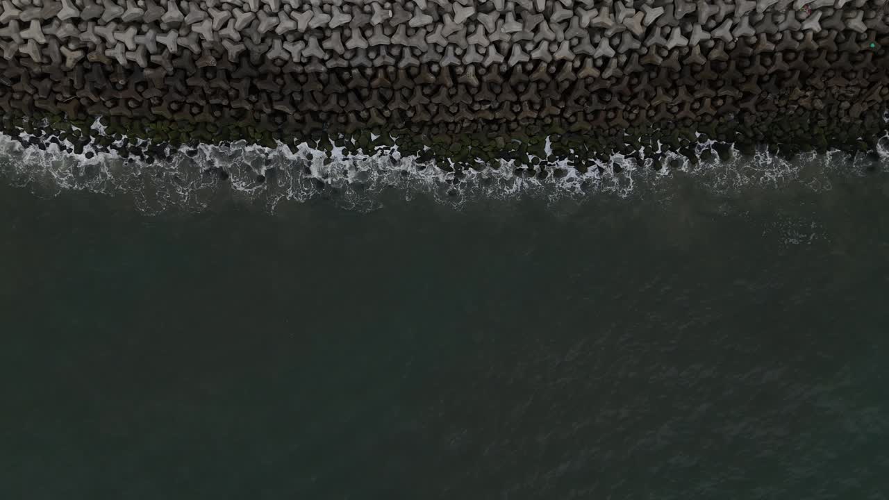 chellanam mini puerto es un puerto de pesca en kerala, india. kerala viaje y turismo de fondo, hermosa escena de amanecer de kerala backwaters con pequeño barco tradicional