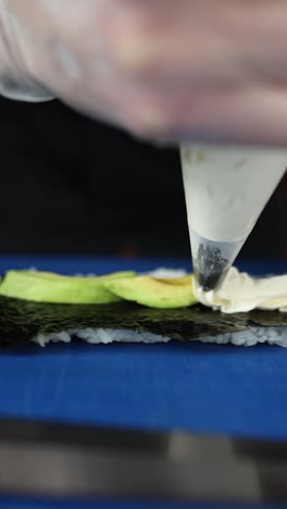 haciendo sushi