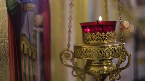 el interior de una iglesia