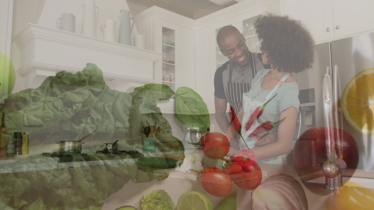 Casal cozinhando na cozinha, homem dando um beijo e provocando uma sobreposição de produtos flutuantes e brilhantes