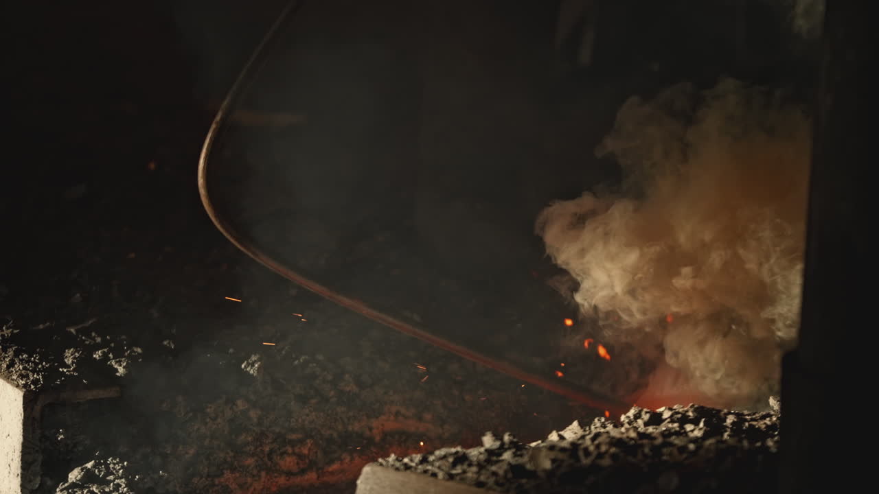 일 하는 도자기