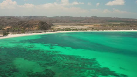 The-white-sand-beach-of-Tanjung-Aan-in-Lombok,-Indonesia-during-a-sunny-day